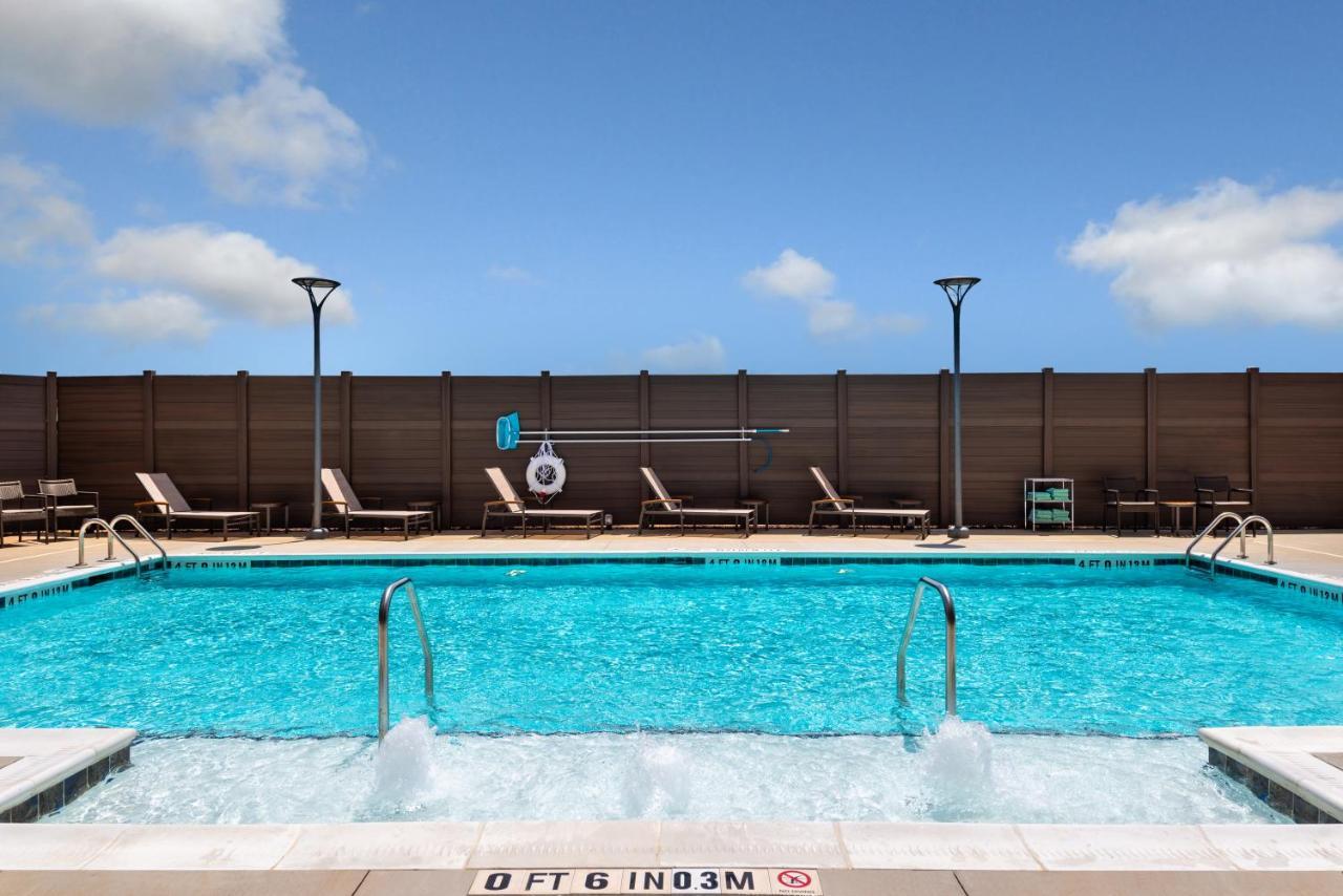 Courtyard By Marriott Charlotte Northlake Dış mekan fotoğraf