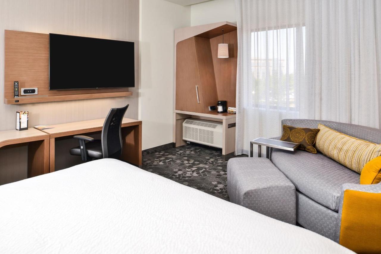 Courtyard By Marriott Charlotte Northlake Dış mekan fotoğraf