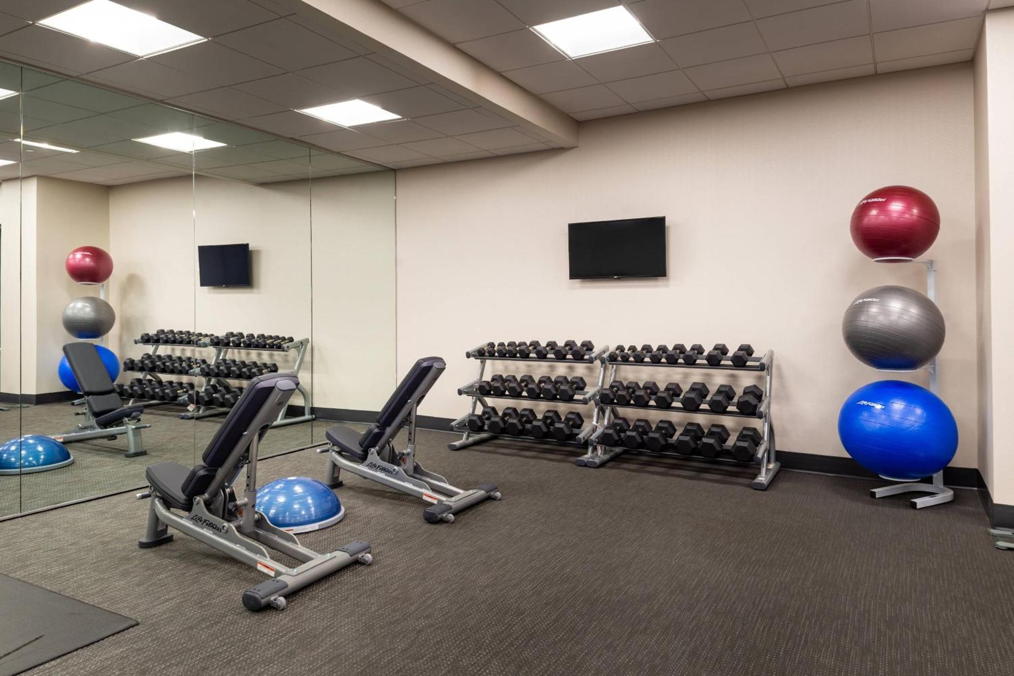 Courtyard By Marriott Charlotte Northlake Dış mekan fotoğraf