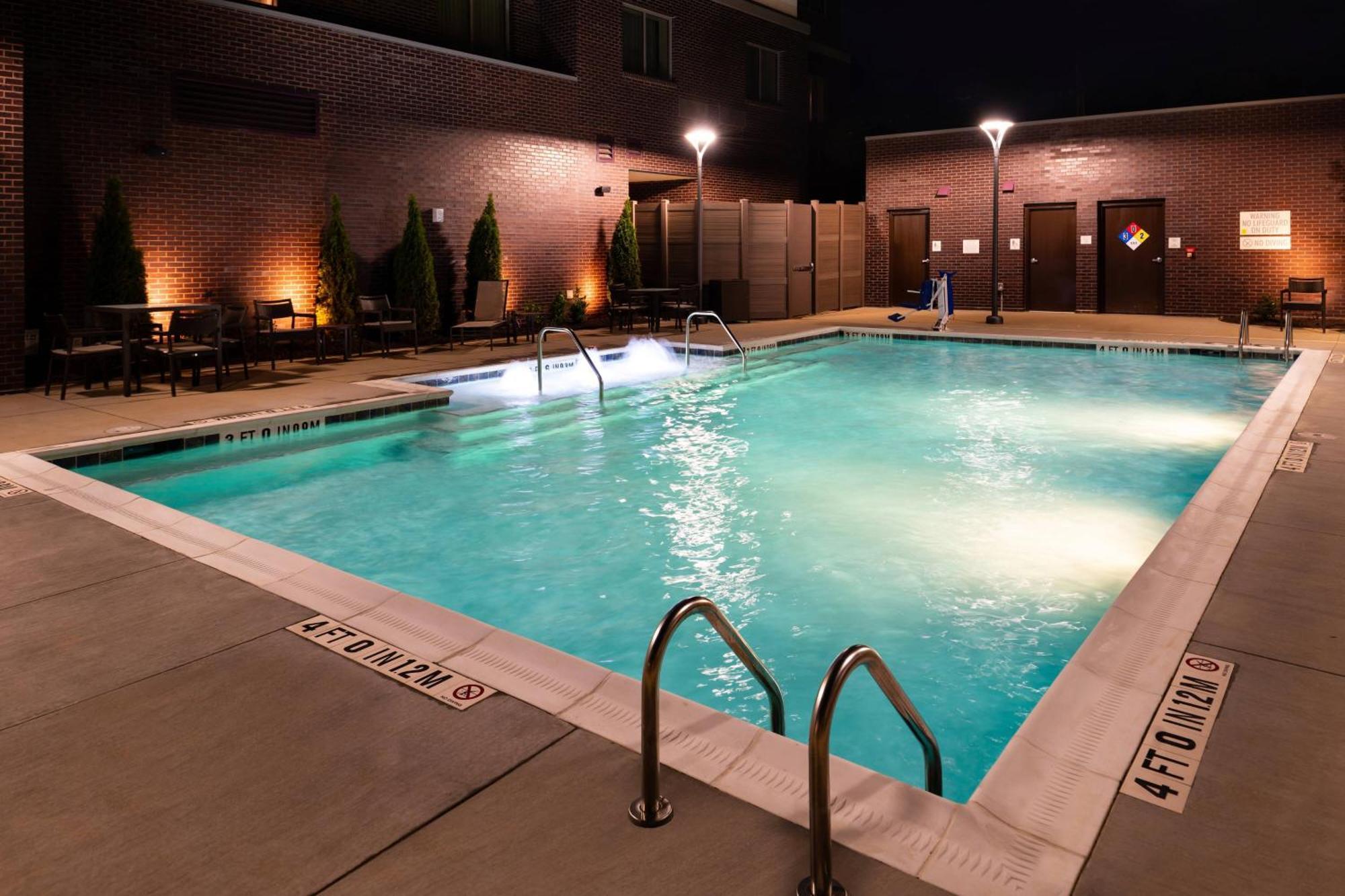 Courtyard By Marriott Charlotte Northlake Dış mekan fotoğraf